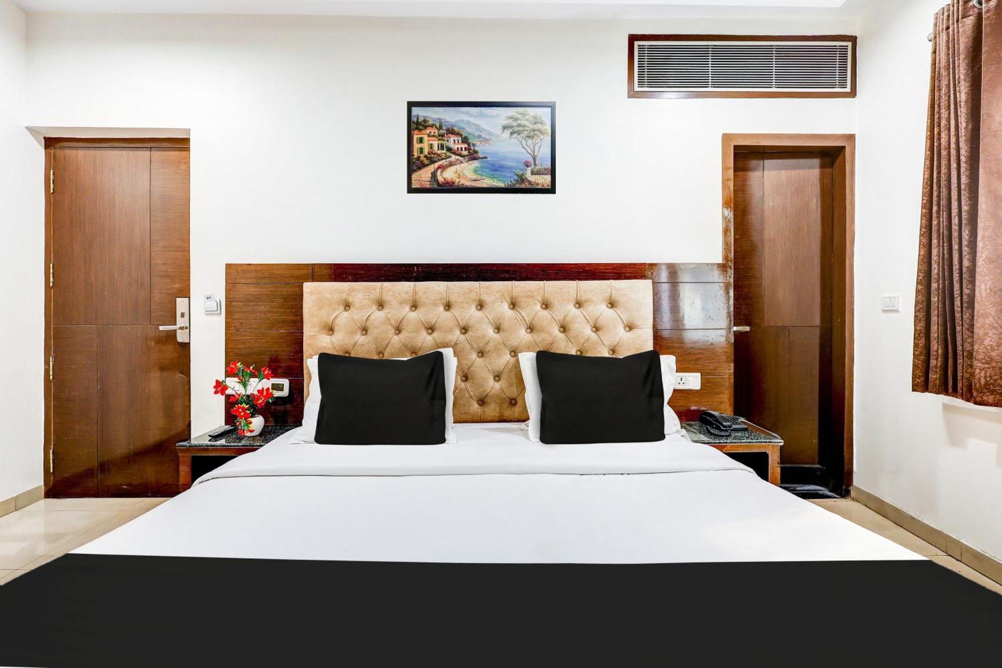 Super Townhouse Arakashan Road Paharganj Formerly Mohan International Yeni Delhi Dış mekan fotoğraf