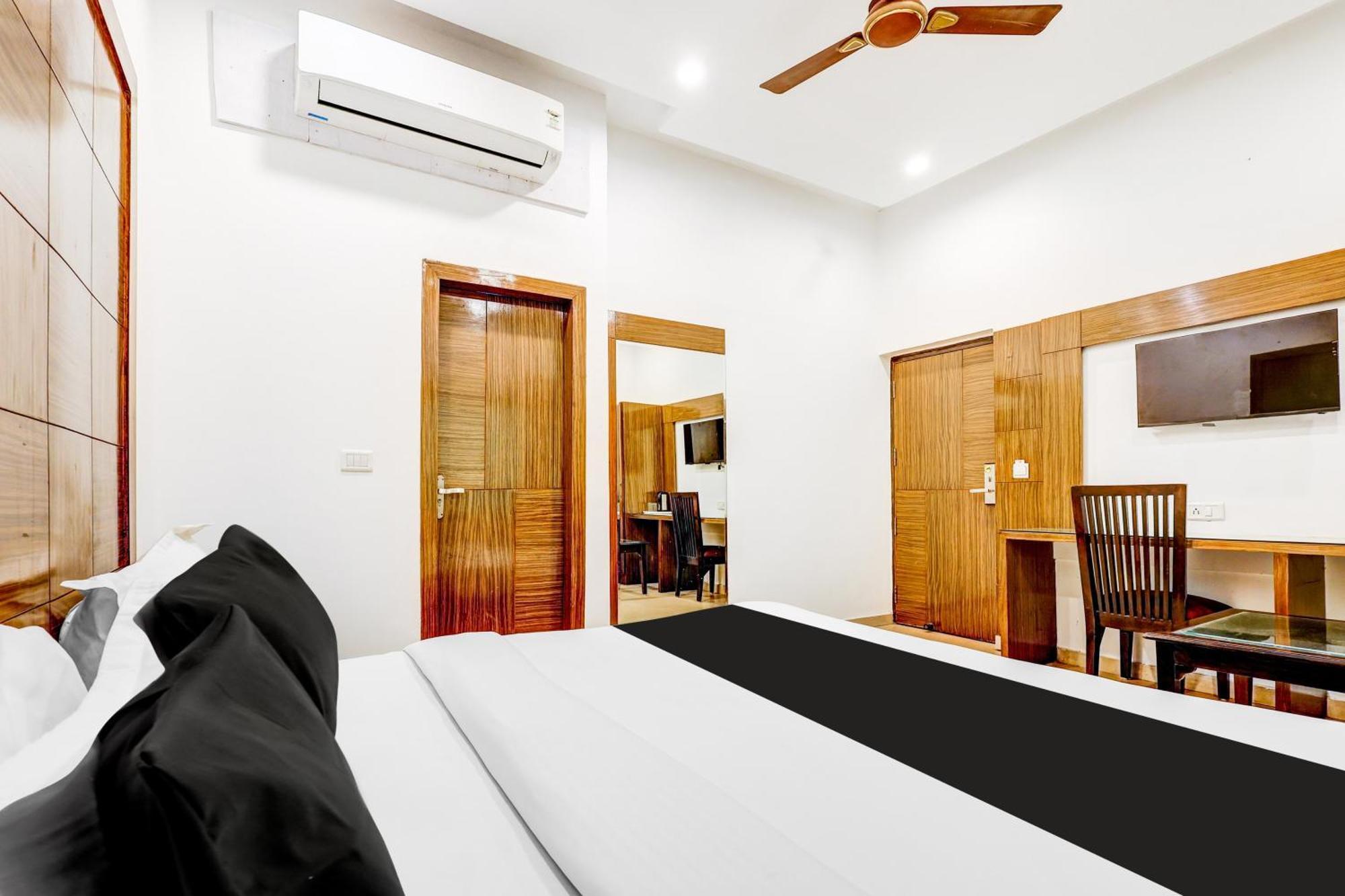 Super Townhouse Arakashan Road Paharganj Formerly Mohan International Yeni Delhi Dış mekan fotoğraf