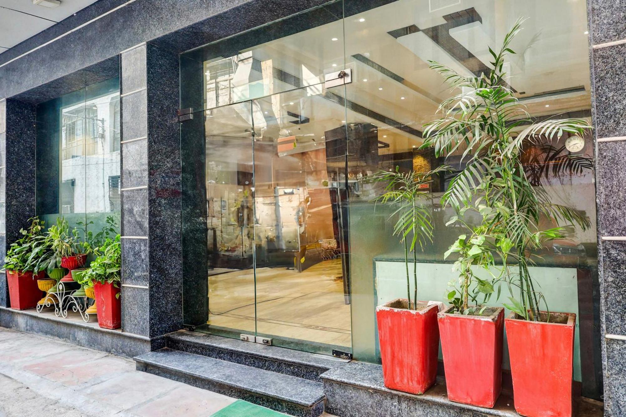 Super Townhouse Arakashan Road Paharganj Formerly Mohan International Yeni Delhi Dış mekan fotoğraf