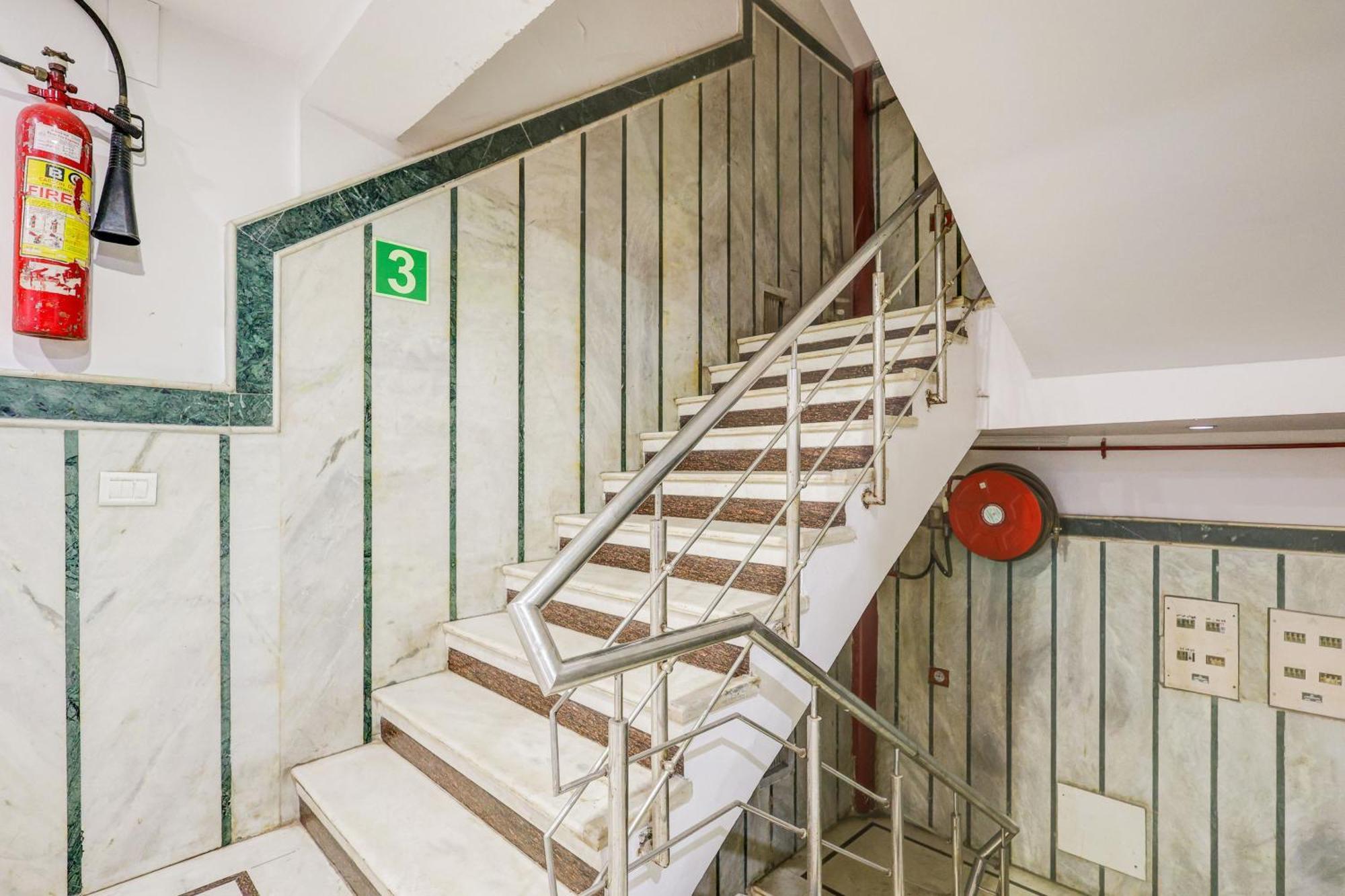 Super Townhouse Arakashan Road Paharganj Formerly Mohan International Yeni Delhi Dış mekan fotoğraf