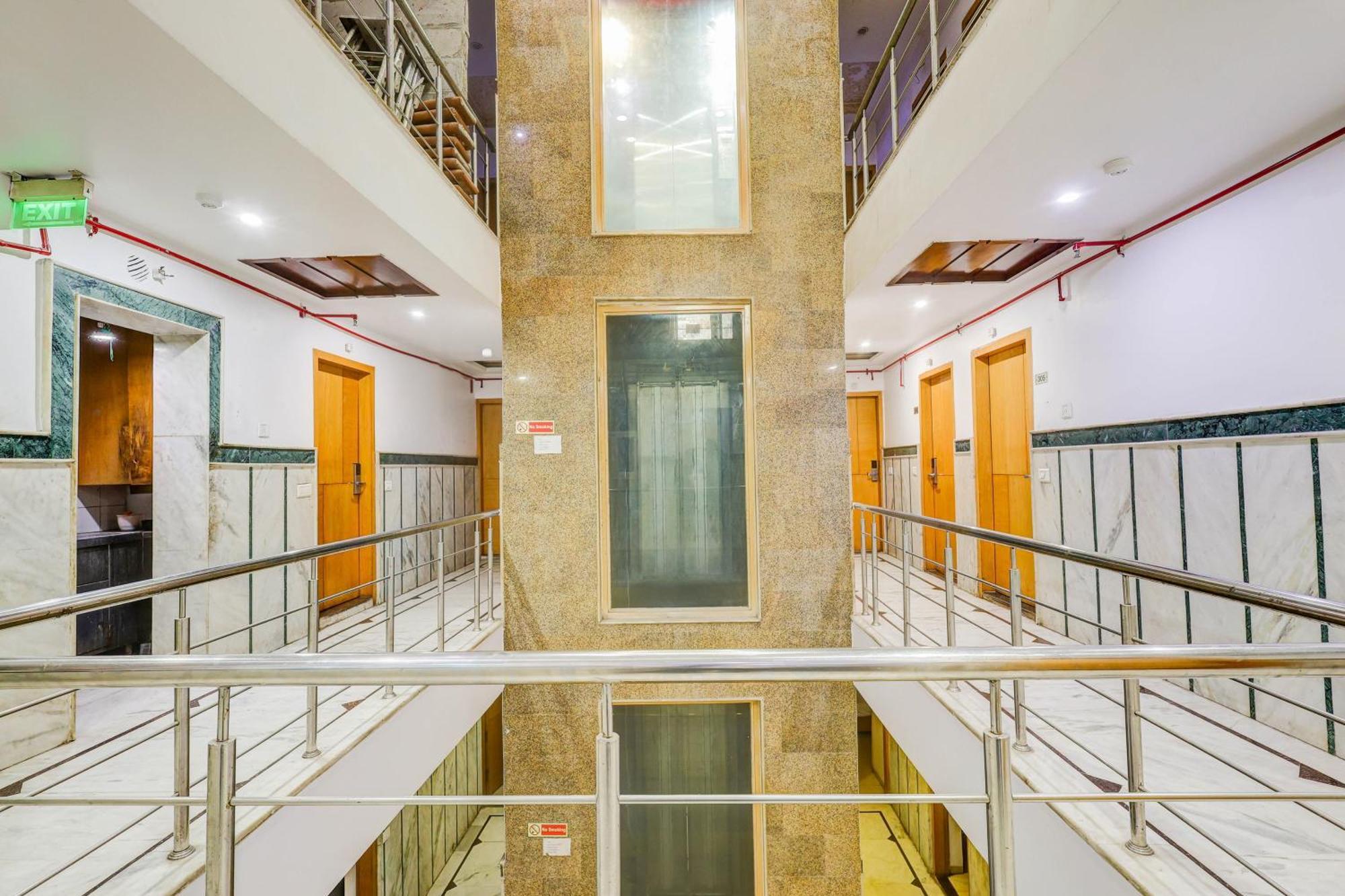 Super Townhouse Arakashan Road Paharganj Formerly Mohan International Yeni Delhi Dış mekan fotoğraf