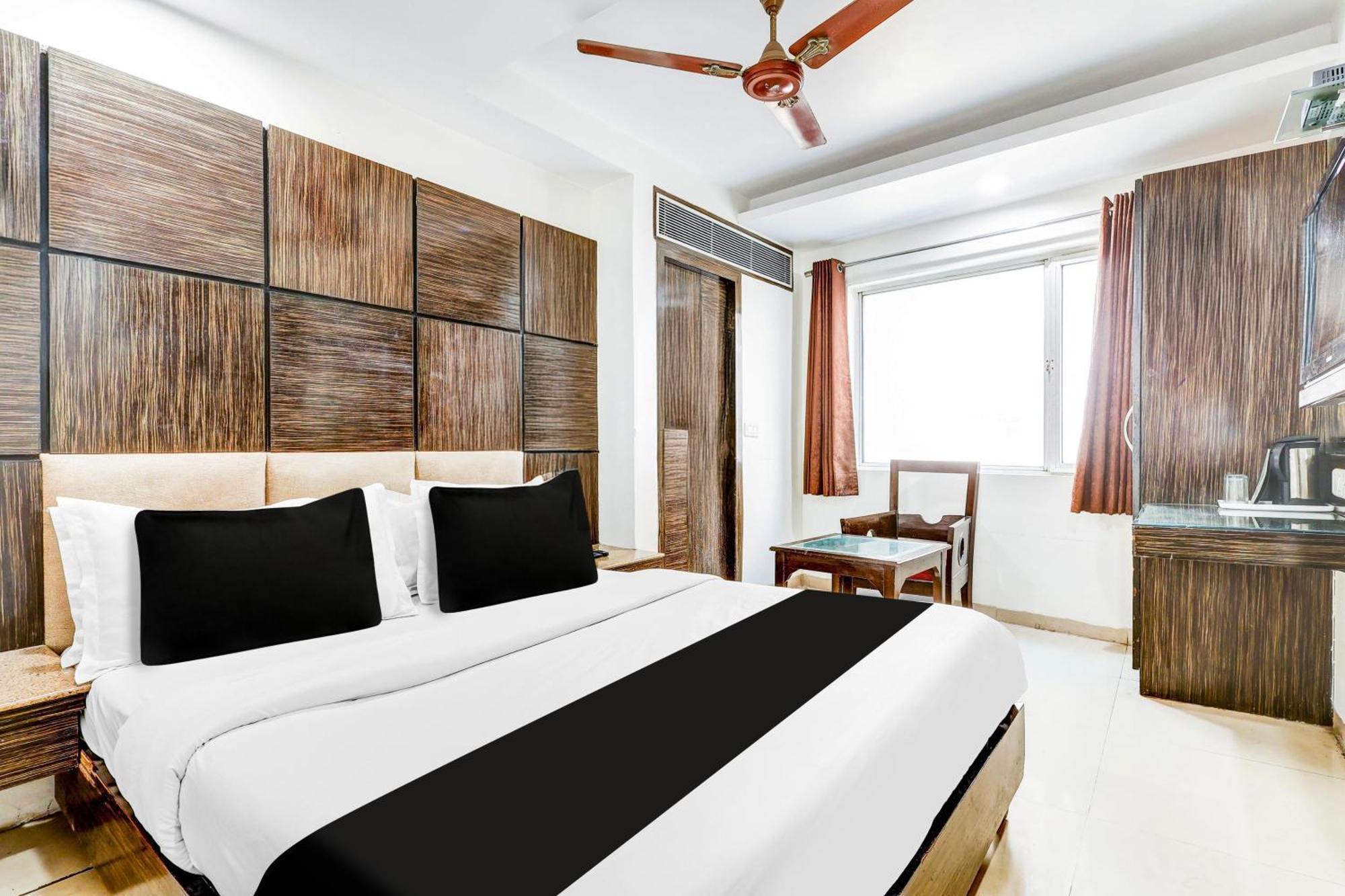 Super Townhouse Arakashan Road Paharganj Formerly Mohan International Yeni Delhi Dış mekan fotoğraf