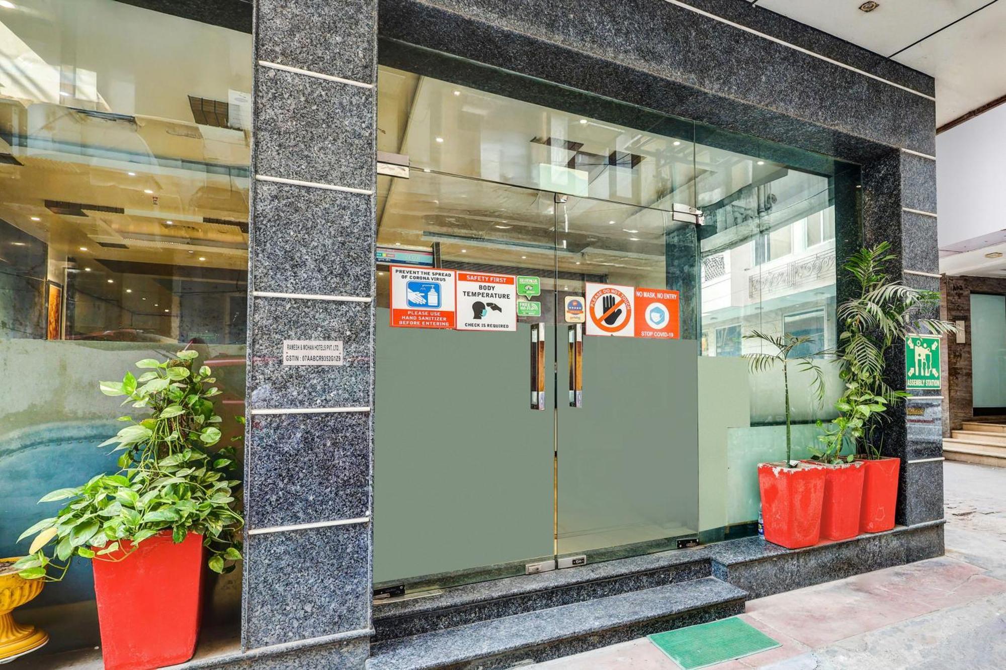Super Townhouse Arakashan Road Paharganj Formerly Mohan International Yeni Delhi Dış mekan fotoğraf
