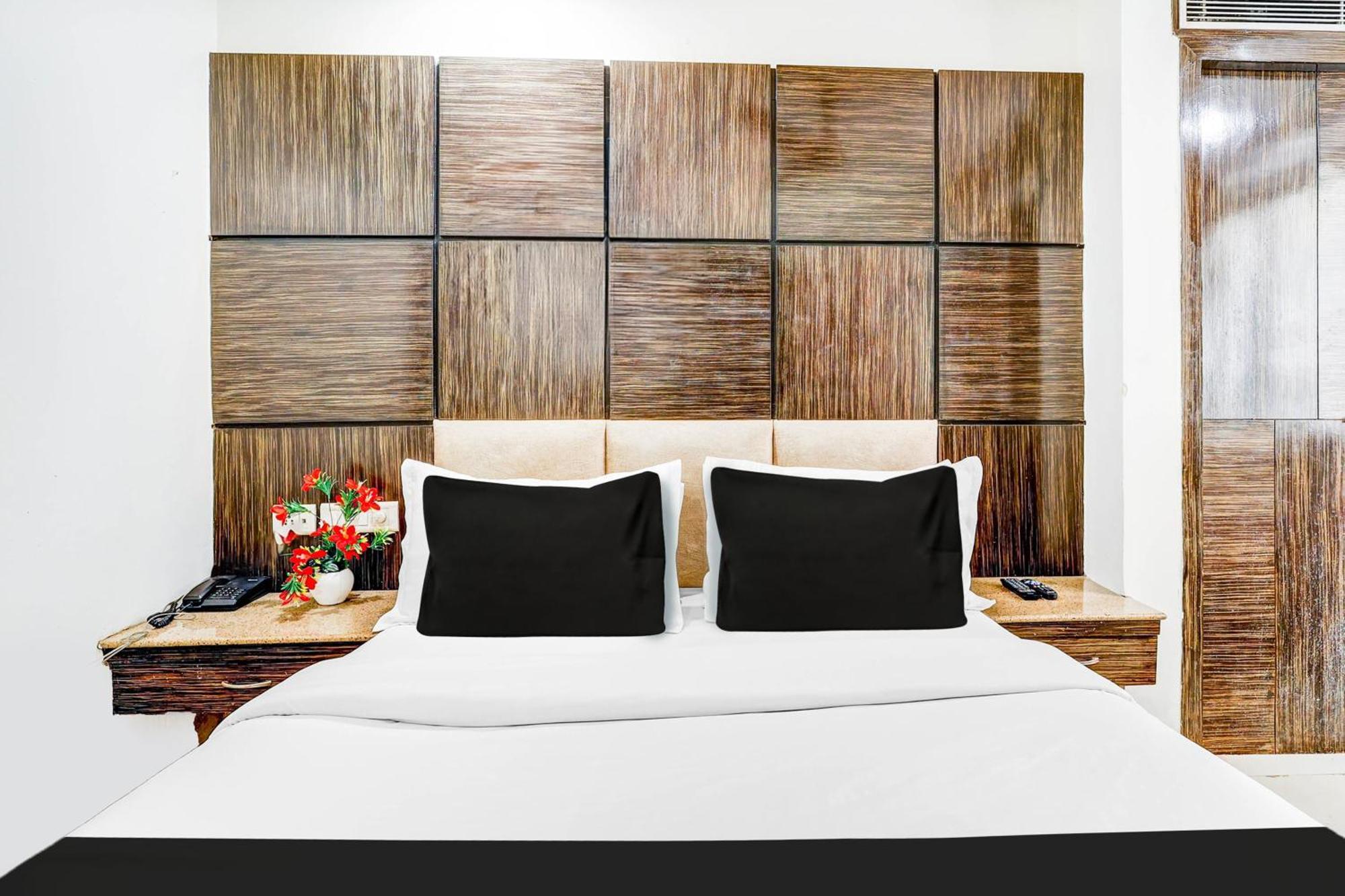 Super Townhouse Arakashan Road Paharganj Formerly Mohan International Yeni Delhi Dış mekan fotoğraf