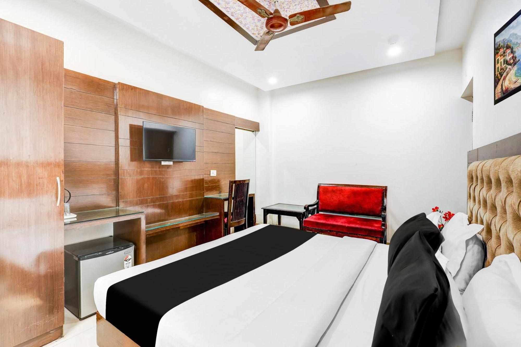 Super Townhouse Arakashan Road Paharganj Formerly Mohan International Yeni Delhi Dış mekan fotoğraf