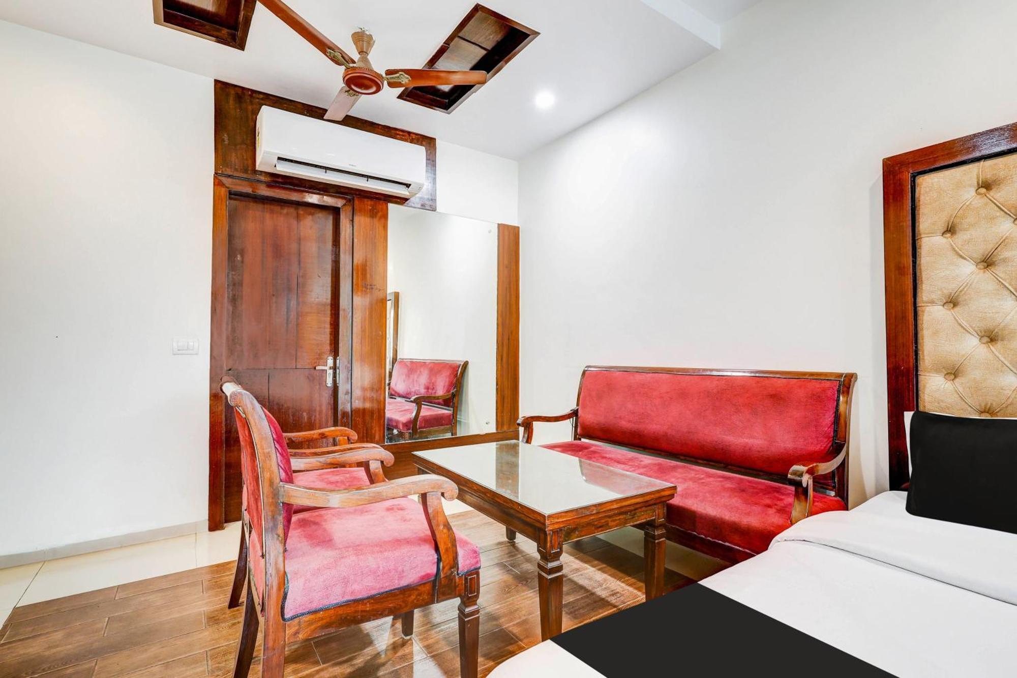 Super Townhouse Arakashan Road Paharganj Formerly Mohan International Yeni Delhi Dış mekan fotoğraf